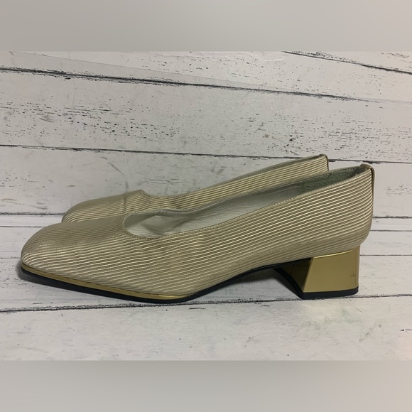 Stuart Weitzman Women’s Size 8.5B Gold Metallic Pumps Made in Spain - Picture 4 of 15